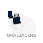 Zippo Upaljač za Cigare Matte Navy Blue u ruci
