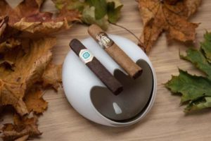 BELA Mala Pepeljara za 2 Cigare-Czevitrum Salamander