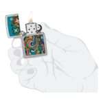 ZIPPO Upaljač Flower Power Design u Ruci