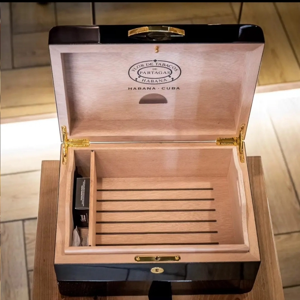 Habanos Partagas Humidor za 50 Cigara sa Separatorom