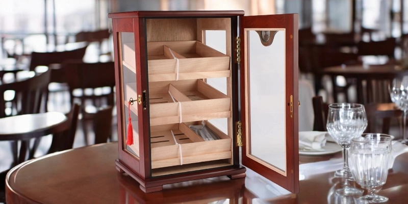 Braon drveni humidor cabinet za barove, restorane