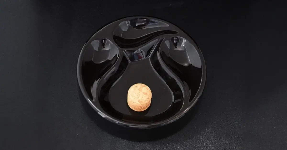 Keramička pepeljara za 3 lule - crna