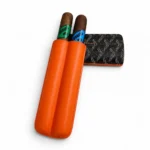 Dva Robusto tompusa u narandžastoj futroli
