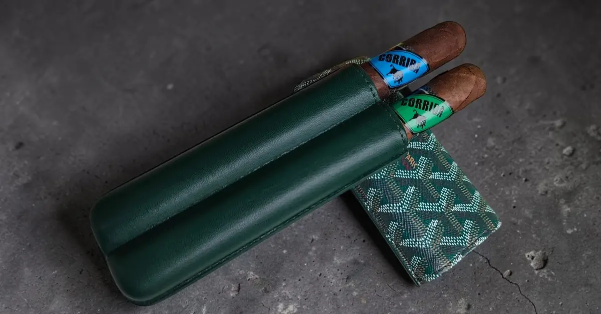zelena futrola za 2 robusto cigare Zelena futrola za 2 tompusa - facebook