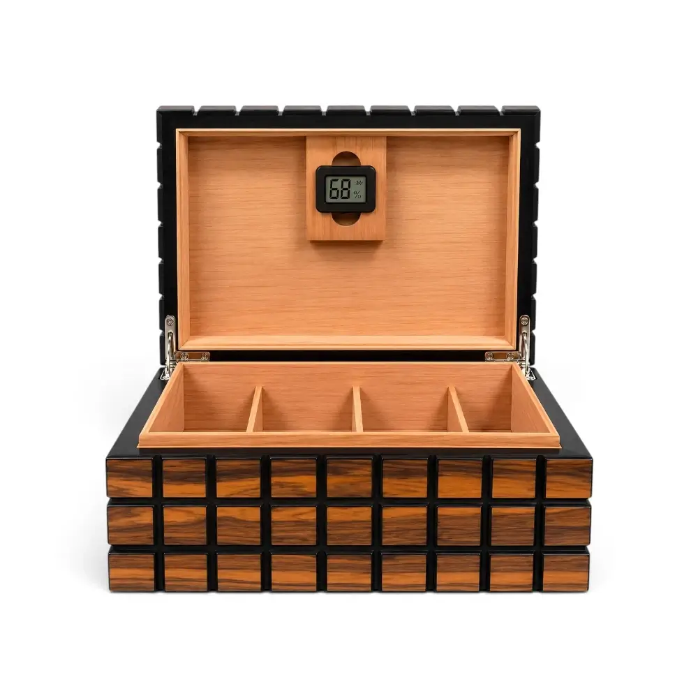 Sezoniranje humidora – otvoren Grid Cube humidor sa unutrašnjošću od kedra i digitalnim higrometrom